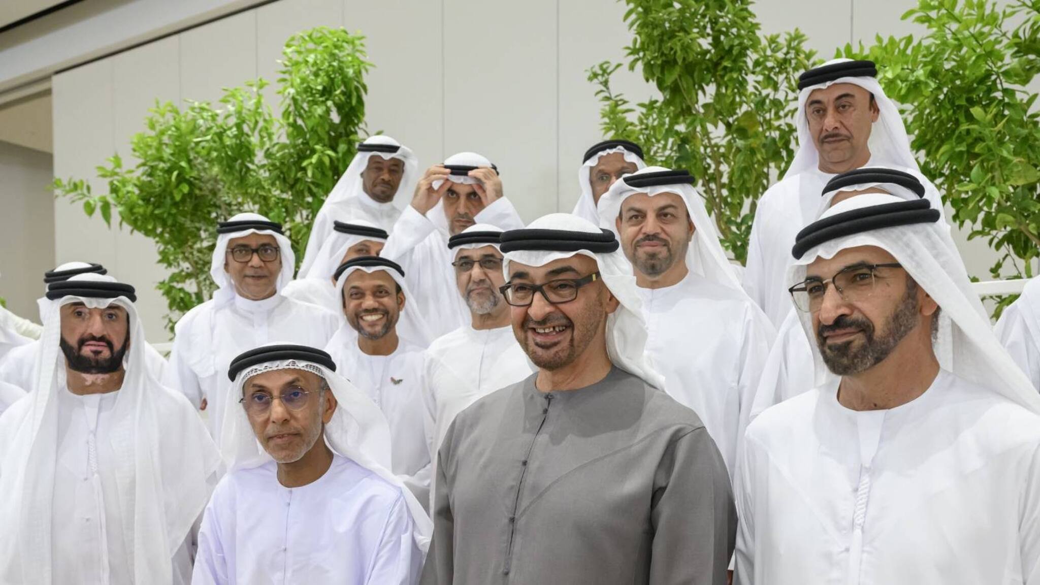 സഹപാഠികൾക്കൊപ്പം വീണ്ടും ഒന്നിച്ച് യുഎഇ പ്രസിഡന്റ്; റീയൂണിയൻ ഫോട്ടോ വൈറൽ