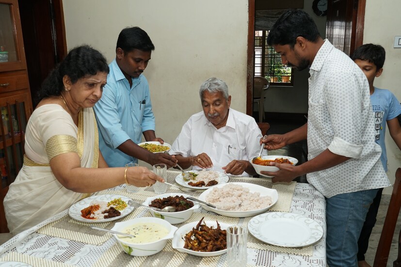  തൈര് വടയോട് അദ്ദേഹത്തിന് വല്ലാത്ത ഇഷ്‌ടമുണ്ട്.. ഈ വിഭവം കിട്ടുന്ന കട കണ്ടാൽ അതിനു മുന്നിൽ കാർ നിർത്താൻ അദ്ദേഹത്തിന് രണ്ടാമത് ആലോചിക്കേണ്ട കാര്യമില്ല (ഫോട്ടോ: അരുൺ മോഹൻ)