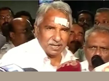 പരിക്കുമായി ഉമ്മൻ ചാണ്ടി പരിക്കുമായി ഉമ്മൻ ചാണ്ടി