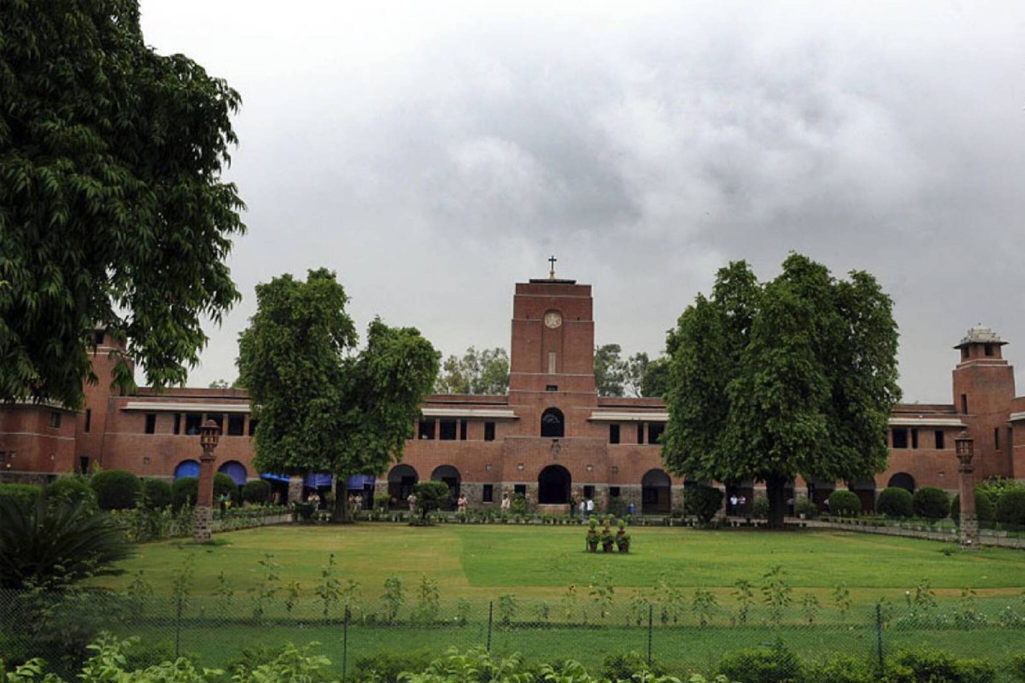 ക്രിസ്ത്യൻസംവരണ സീറ്റിലേക്ക് സെന്റ്സ്റ്റീഫൻസ്, ജീസസ്ആൻഡ്മേരി കോളേജുകൾക്ക് പ്രത്യേകം അഭിമുഖം നടത്താമെന്ന് ഹൈക്കോടതി