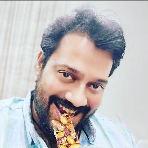  ബാല ആറാട്ട് അണ്ണന്‍ എന്ന് വിളിപ്പേരുള്ള സന്തോഷ് വര്‍ക്കിയെയും കൊണ്ടാണ് ഇവരുടെ വീട്ടിൽ എത്തിയത്. ഇവരുടെ കൂടെ രണ്ട് ഗുണ്ടകള്‍ ഉണ്ടായിരുന്നുവെന്നും അജു അലക്സ് പറയുന്നു.