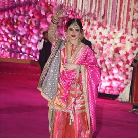 Rekha | സെക്രട്ടറിയായ സ്‌ത്രീയ്‌ക്കൊപ്പം നടി രേഖ ലിവിങ് ടുഗെദറിൽ; ബയോഗ്രഫിയിൽ ഞെട്ടിക്കുന്ന പരാമർശം