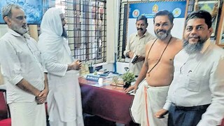 ചാലാ ജുമാ മസ്ജിദ് ഭാരവാഹികൾ പഴവങ്ങാടി ക്ഷേത്രത്തിലെത്തിയപ്പോൾ