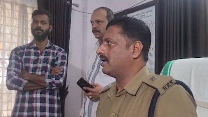 നൗഷാദ് തൊടുപുഴ ഡിവൈഎസ്പി ഓഫീസില് നൗഷാദ് തൊടുപുഴ ഡിവൈഎസ്പി ഓഫീസില്