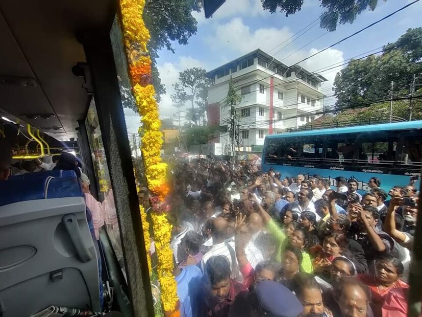  ഉച്ചയ്ക്ക് മൂന്നു മണിയോടെ കൊല്ലം ജില്ലയിൽ പ്രവേശിച്ച യാത്രയെ കൊട്ടാരക്കരയിൽ ചൊവ്വാഴ്ച മുതൽ സർവമത പ്രാർഥനയുമായി കാത്തിരുന്ന നാട്ടുകാർ പൊതിഞ്ഞു.