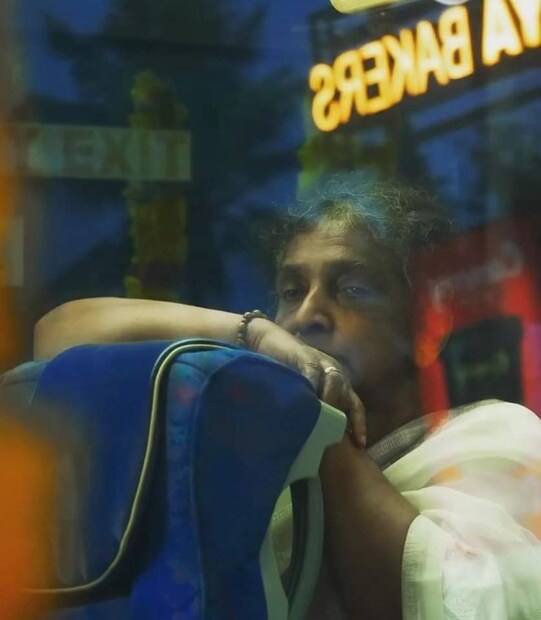  രാത്രി എട്ടരയോടെയാണ് പത്തനംതിട്ട ജില്ലയിലെ ഏനാത്തേക്കു കടന്നത്.  11.30ന് അടൂരിലും പുലർച്ചെ രണ്ടു മണിയോടെ പന്തളത്തും എത്തിയപ്പോൾ വാഹനങ്ങൾക്കു നീങ്ങാൻ കഴിയാത്ത വിധം ആ‍ൾക്കൂട്ടം.