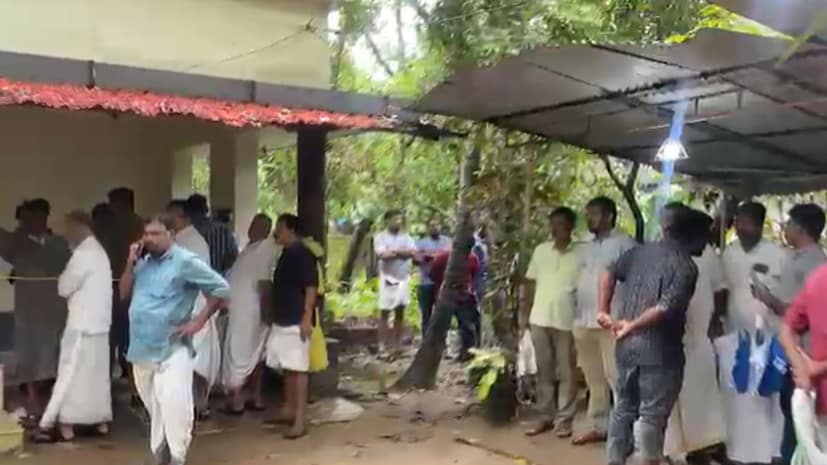  അതേസമയം അക്മലിന്റെ പല മൊഴികളിലും അവ്യക്തത നിലനിൽക്കുന്നതിനാൽ പ്രതിയെ വിശദമായി ചോദ്യം ചെയ്യും. ഇരട്ട കൊലപാതകത്തിന് ശേഷം വീട് പൂട്ടി കടന്നു കളഞ്ഞ അക്മലിനെ ഇന്നലെ തന്നെ പോലീസ് പിടികൂടിയിരുന്നു.