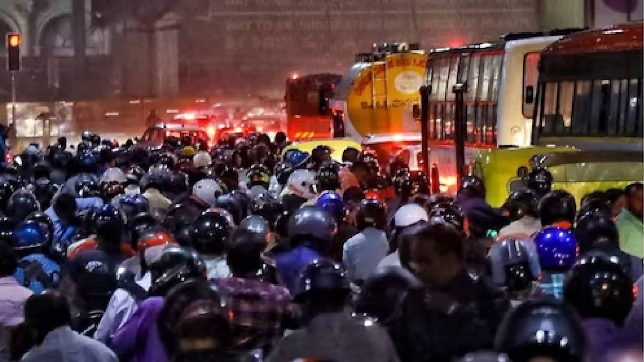 ബംഗളൂരൂവിലെ അഴിയാത്ത ട്രാഫിക് കുരുക്കിനു പിന്നിലെ കാരണമെന്ത്?