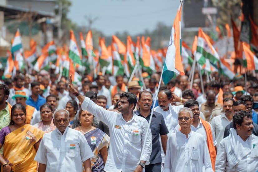  തമിഴ്നാട് ബിജെപി അധ്യക്ഷന്‍ കെ. അണ്ണാമലൈ നയിക്കുന്ന പദയാത്ര കന്യാകുമാരിയിലെത്തി.  ‘എൻ മക്കൾ എൻ മണ്ണ്’ എന്ന മുദ്രാവാക്യമുയർത്തി തുടരുന്ന പദയാത്രയുടെ 19-ാം ദിവസമാണ്  കന്യാകുമാരിയിൽ എത്തിയത്.