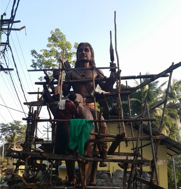  അയ്യപ്പ ശില്പത്തിന്റ അനാഛാദനം ദേവസ്വം ബോർഡ് പ്രസിഡന്റ് കെ. അനന്ത ഗോപൻ നിർവ്വഹിച്ചു. ദേവസ്വം ബോർഡ് അംഗങ്ങളായ സുന്ദരേശൻ, അഡ്വ. ഗോപൻ, ദേവസ്വം കമ്മീഷണർ, സെക്രട്ടറി തുടങ്ങിയവർ ചടങ്ങിൽ പങ്കെടുത്തു.