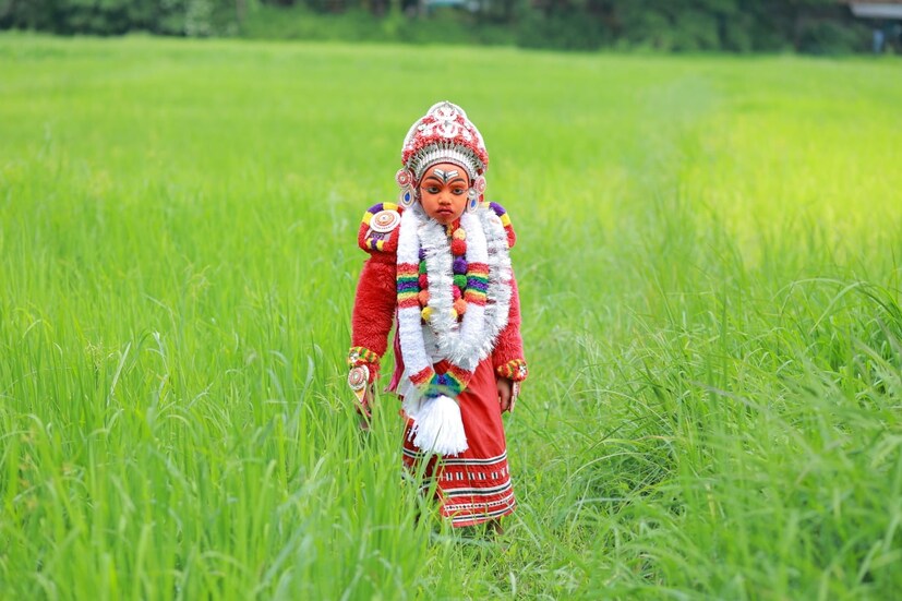  കര്‍ക്കിടകത്തില്‍ ജനങ്ങളുടെ ആധിയും വ്യാധിയും അകറ്റാനായി എത്തുന്ന ആടിവേടന്‍ തെയ്യങ്ങള്‍. കര്‍ക്കിടകം ഒന്നു മുതല്‍ സംക്രമം വരെയാണ്‌ കര്‍ക്കിടക തെയ്യങ്ങള്‍ വീടുകള്‍ സന്ദര്‍ശിക്കുക.