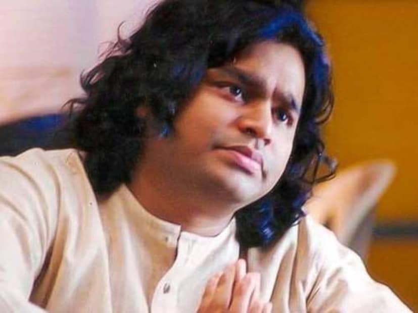  എന്നാല്‍ പെട്ടെന്നൊരു നാള്‍ മുടിവെട്ടിയൊതുക്കി പ്രത്യക്ഷപ്പെട്ട റഹ്മാന്‍റെ ലുക്ക് ആരാധകരെ ഒരു പോലെ നിരാശരാക്കുകയും അത്ഭുതപ്പെടുത്തുകയും ചെയ്തു.
