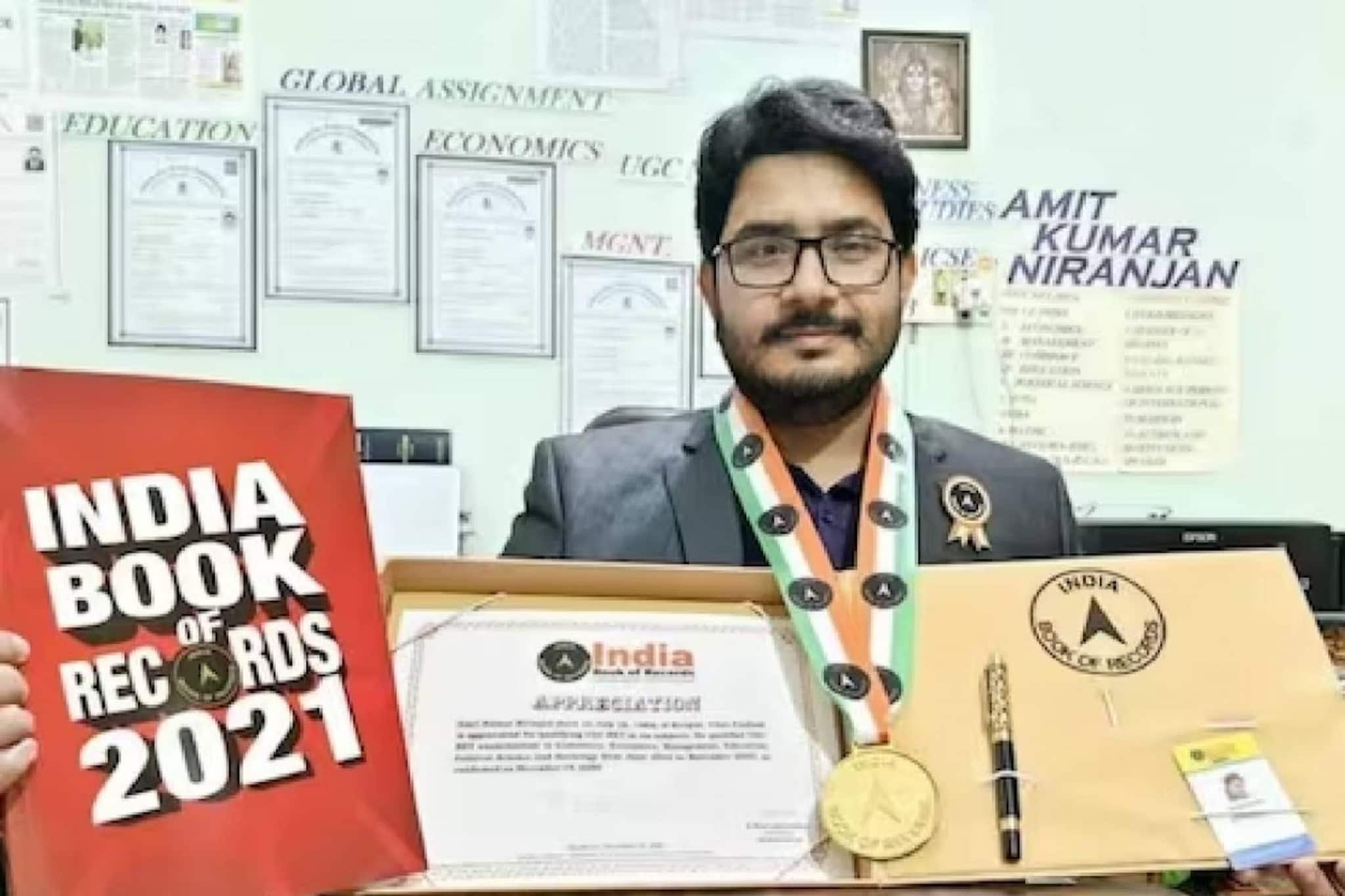 എട്ട് ബിരുദാനന്തര ബിരുദം, ഏഴ് വിഷയങ്ങളിൽ യുജിസി നെറ്റ് യോഗ്യത; റെക്കോർഡ്  തിളക്കവുമായി അധ്യാപകൻ