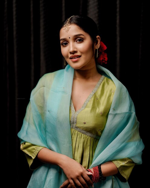 അഭിലാഷ് ജോഷിയുടെ കന്നിചിത്രത്തിൽ അനാവശ്യ വലിച്ചുനീട്ടലുകൾ ഉണ്ടായി എന്നായിരുന്നു പ്രധാന ആരോപണം. ഇതിനാൽ തന്നെ ചിത്രത്തിനു മേൽ അതിരൂക്ഷ വിമർശനമുണ്ടായി