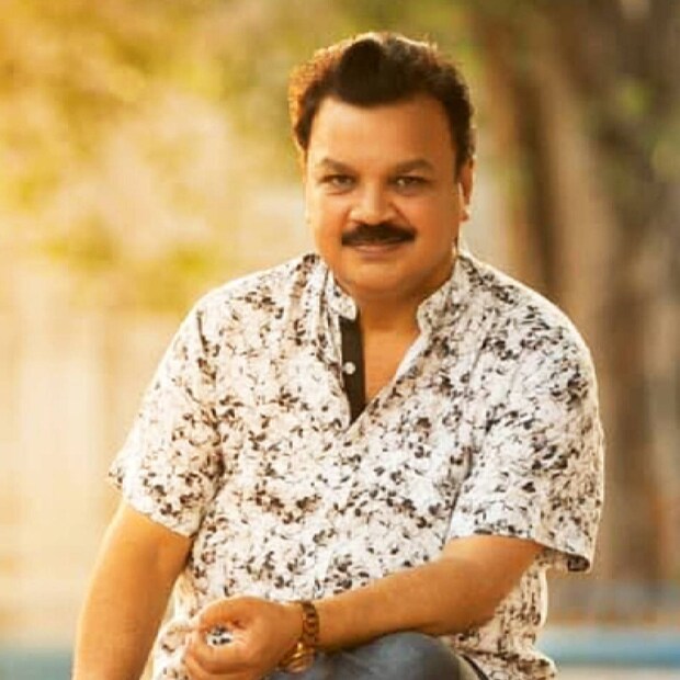  നാല് പതിറ്റാണ്ടുകൾ പിന്നിടുന്ന സിനിമാ ജീവിതത്തിൽ ഇടവേള ബാബു തുടരെ സജീവമായി നിന്നു. ആദ്യ ചിത്രത്തിന്റെ പേര് സ്വന്തം പേരുമായി ചേർത്താണ് ബാബു പിന്നീടുള്ള നാളുകളിൽ അറിയപ്പെട്ടു തുടങ്ങിയത്. ഇതിനിടെ 'കടൽ കടന്നൊരു മാത്തുക്കുട്ടി', 'ഡ്രൈവിംഗ് ലൈസൻസ്' സിനിമകളിൽ അതിഥിവേഷത്തിൽ ഇടവേള ബാബുവായി തന്നെ എത്തി