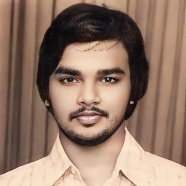  മലയാള ചലച്ചിത്ര താരങ്ങളുടെ സംഘടനയായ അമ്മയുടെ സാരഥി ഇടവേള ബാബുവിന് (Edavela Babu) പിറന്നാൾ ആശംസയുമായി മോഹൻലാൽ (Mohanlal). ഇടവേള ബാബുവിന്റെ വളരെ പഴയ ഒരു ബ്ലാക്ക് ആൻഡ് വൈറ്റ് ചിത്രം പോസ്റ്റ് ചെയ്താണ് മോഹൻലാൽ ഫേസ്ബുക്ക് കുറിപ്പിൽ ആശംസ അറിയിച്ചത്. 'ഇടവേളകളോ വിശ്രമമോ കൂടാതെ, വർഷങ്ങളായി സിനിമാപ്രവർത്തകരുടെ ക്ഷേമത്തിനായി പ്രവർത്തിക്കുന്ന എൻ്റെ പ്രിയ സഹോദരൻ ഇടവേള ബാബുവിന് ഹൃദയം നിറഞ്ഞ പിറന്നാൾ ആശംസകൾ,' എന്നാണ് മോഹൻലാൽ കുറിച്ചത്
