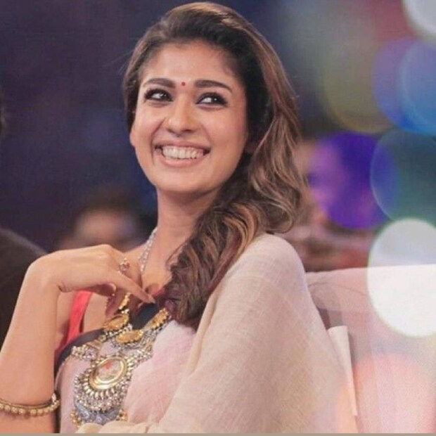  ഫോണിൽ കൂടി ഒരുമണിക്കൂർ കൊണ്ട് കഥാപാത്രവും കഥയുടെ രത്നചുരുക്കവും അവതരിപ്പിച്ചു. 'ഈ സിനിമയിൽ എനിക്ക് തന്നെ അഭിനയിക്കണം' എന്നായി നയൻസ്. ഡേറ്റ് അൽപ്പം അഡ്ജസ്റ്റ് ചെയ്യേണ്ടതായി വരും എന്ന് നയൻ‌താര ആദ്യമേ പറഞ്ഞു