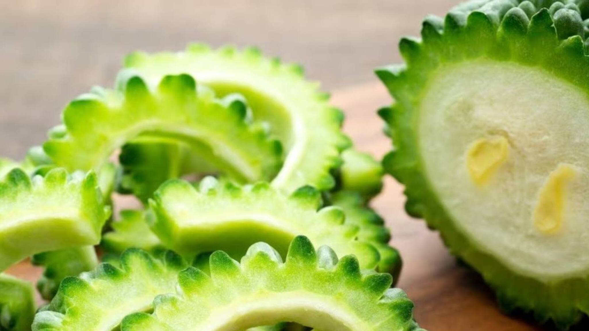 ആദ്യം കയ്ക്കും പിന്നെ മധുരിക്കും; പാവയ്ക്കയുടെ ഗുണങ്ങൾ അറിഞ്ഞാൽ കയ്പ്പൊന്നും പ്രശ്നമാകില്ല