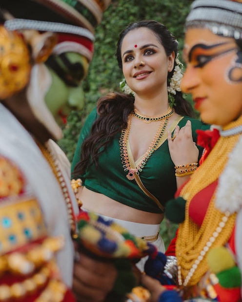 ഇപ്പോള്‍  ഓണക്കാലമായതോടെ മലയാളി പെണ്ണായി മാറിയിരിക്കുകയാണ് നടി.