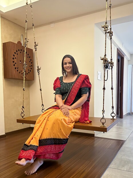  കായലിന്റെ ഭംഗിയും കഥകളിയുടെ മേളവും തറവാടിന്റെ മനോഹാരിതയും ചിത്രങ്ങൾക്ക് പശ്ചാത്തലമായിട്ടുണ്ട്.
