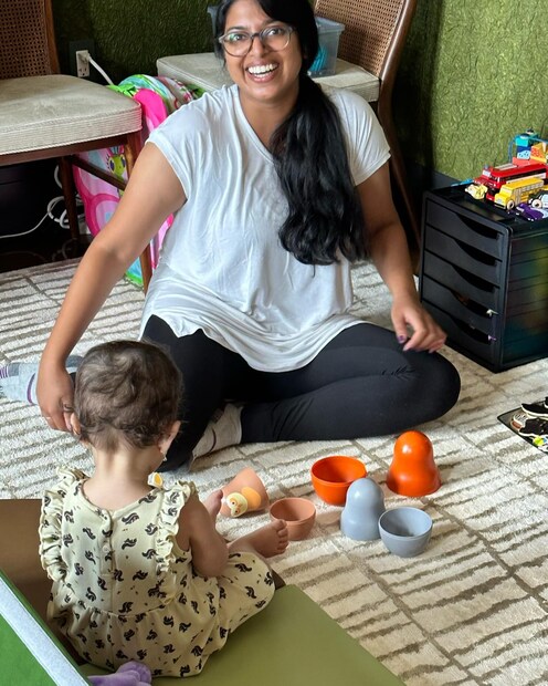  പ്രിയങ്ക പങ്കുവെച്ച ചിത്രങ്ങൾക്ക് താഴെ സ്നേഹം ചൊരിഞ്ഞു കൊണ്ടുള്ള ധാരാളം കമെന്റുകൾ കാണുവാൻ കഴിയും. നിക്ക് മകളെ കുട്ടയിൽ എടുത്തു കൊണ്ടുപോകുന്നചിത്രം ക്യൂട്ട് ആണെന്നു ചിത്രത്തിന് താഴെ ഒരാൾ കുറിച്ചപ്പോൾ പങ്കുവെച്ച ചിത്രങ്ങളെല്ലാം  ഏറെ ഭംഗിയുള്ളതാണെന്നും കുടുംബത്തിനൊപ്പമുള്ള വളരെ അമൂല്യമായ നിമിഷങ്ങളാണ് ഇതെന്നുമാണ് മറ്റൊരാളുടെ  അഭിപ്രായം.