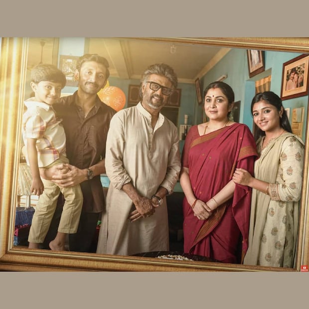  'ജെയ്‌ലർ' സിനിമയിലെ രത്തമാരേ... എന്ന ഗാനം എഴുതുമ്പോൾ, വിഗ്നേഷിന്റെ മനസ്സിൽ കുഞ്ഞുങ്ങളായ ഉയിരും ഉലഗവും മാത്രമായിരുന്നു. ആ വരികൾ വിക്കി ഒരിക്കൽക്കൂടി കുറിച്ചു. ഭാര്യ നയൻതാരയെ നോക്കി  ഒരു ചിത്രവും കൂടി ചേർത്തു അത് ഇൻസ്റ്റാഗ്രാമിൽ പോസ്റ്റ് ചെയ്യുകയും ചെയ്തു