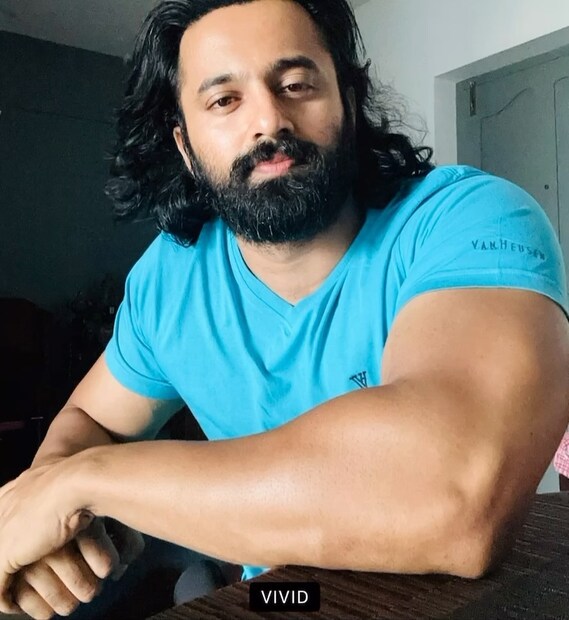  'ഗന്ധർവ ജൂനിയർ' ആണ് ഉണ്ണിയുടെ മറ്റൊരു ചിത്രം. ഇതിനിടെ തന്റെ പ്രിയപ്പെട്ട ഫിറ്റ്നസ് രീതികൾ കാത്തുസൂക്ഷിക്കാനും ഉണ്ണി മുകുന്ദൻ സമയം കണ്ടെത്തി