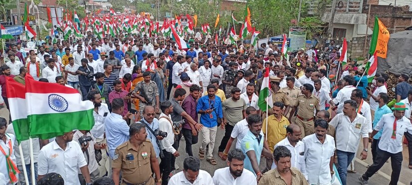 സ്വാതന്ത്ര്യദിനത്തില്‍ രാവിലെ കളിയിക്കാവിള ജംഗ്ഷനിൽ വച്ച് ദേശിയ പതാക ഉയർത്തിയ ശേഷമാണ് യാത്ര തുടർന്നത്. കളിയിക്കാവിളയിൽ നിന്നും ആരംഭിച്ച പദയാത്രയിൽ കുട്ടികളും സ്ത്രീകളും അടക്കം ആയിരകണക്കിന് ആളുകൾ അണിനിരന്നു.