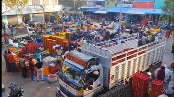 അത്തമെത്തി; തോവാള ഗ്രാമം ഉത്സവ ലഹരിയില്; സജീവമായി കേരളത്തിലെ പൂ വിപണി അത്തമെത്തി; തോവാള ഗ്രാമം ഉത്സവ ലഹരിയില്; സജീവമായി കേരളത്തിലെ പൂ വിപണി