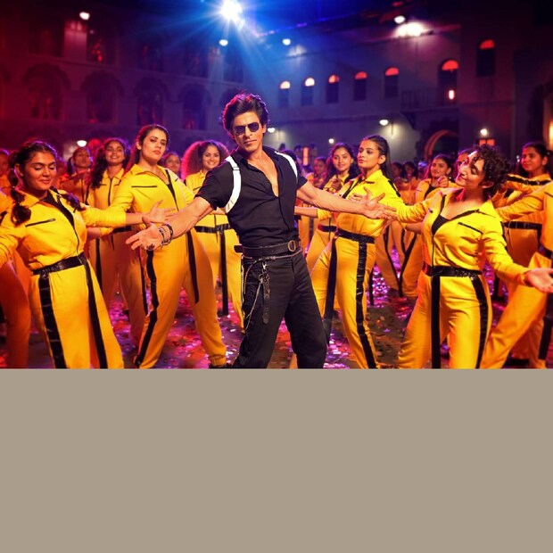  അതിനാൽ എങ്ങനെ ഡാൻസ് ചെയ്യും എന്ന് അദ്ദേഹം എന്നോട് ചോദിക്കാറുണ്ടായിരുന്നു, 'നിങ്ങൾ എങ്ങനെ ചെയ്യുന്നുവെന്ന് എന്നോട് പറയൂ'. 'സർ, കൈ ഇങ്ങനെയാണ്, കാൽ അങ്ങനെയാണ്, ഈ വഴിക്ക് നീങ്ങണം എന്നൊക്കെ ഞാൻ പറയുമായിരുന്നു