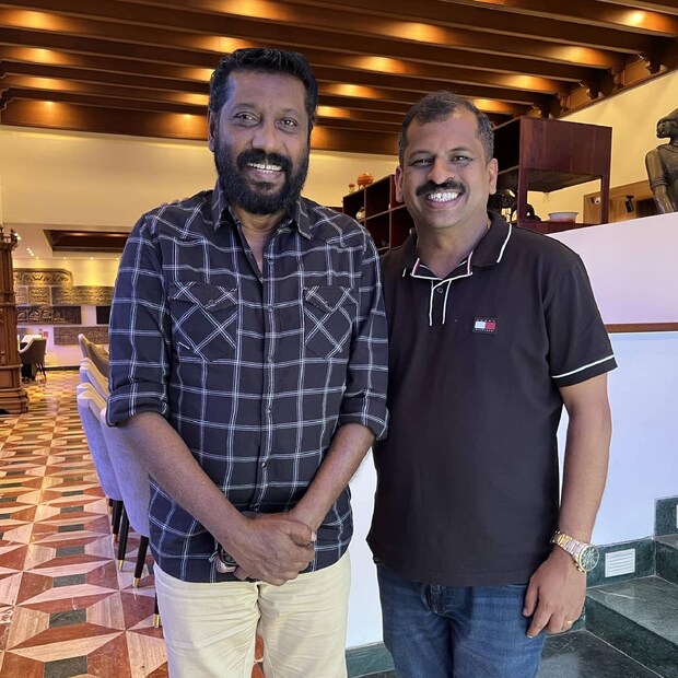  നമ്മുടെ സ്വന്തം സെലിബ്രിറ്റി ഷെഫ് ആയ സുരേഷ് പിള്ളയുടെ (Suresh Pillai) രുചി നുകർന്ന സെലിബ്രിറ്റികൾ ഒട്ടേറെയുണ്ട് കേരളത്തിൽ. ഒരിക്കൽ സിദ്ധിഖും (Siddique) എത്തി, പിള്ളയുടെ രുചിവൈഭവം അനുഭവിച്ചറിയാൻ. ഭക്ഷണം വച്ചുവിളമ്പി കൊടുത്ത അടുപ്പം മാത്രമല്ല, പിള്ളയ്ക്ക് സിദ്ധിഖുമായി. ആ ഓർമ തുടങ്ങുന്നത് പല്ലെടുത്തുവന്ന ഒരു എട്ടാം ക്‌ളാസുകാരനിൽ നിന്നുമാണ്. ഫേസ്ബുക്കിൽ മനസ്സിൽ തൊടുന്ന വാക്കുകളുമായി ഷെഫ് പിള്ള