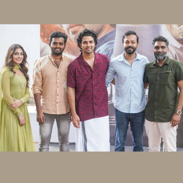 മോഡലിംഗ് നാളുകൾ മുതൽ ദേവ് മോഹന്റെ മുഖത്തെ സ്ഥിരം കാഴ്ചയാണ് ആ താടിയും മീശയും. സിജു സണ്ണി, രൺജി പണിക്കർ, സംഗീത, സോണ ഓലിക്കൽ എന്നിവരെ പ്രധാന കഥാപാത്രങ്ങളാക്കി അർജ്ജുൻ രമേശ് തിരക്കഥയെഴുതി സംവിധാനം ചെയ്യുന്ന ചിത്രമാണ് 'പരാക്രമം'. ചിത്രീകരണം തൃശ്ശൂർ ചേതന സ്റ്റുഡിയോയിൽ തുടങ്ങി (തുടർന്ന് വായിക്കുക)