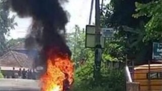 ഇലക്ട്രിക് സ്കൂട്ടർ പൂർണമായി കത്തിനശിച്ചു