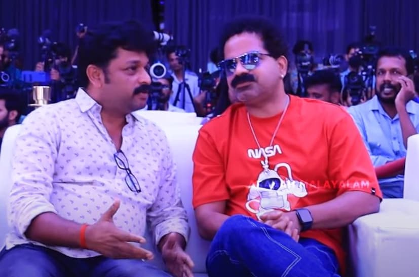 ‘ഞാന്‍ ഒരുപാട് പറഞ്ഞുനോക്കി, ഇത് വടിച്ചിട്ട് വെപ്പുമീശ വെക്കാം എന്നൊക്കെ. പക്ഷേ പുള്ളി സമ്മതിച്ചില്ല. എന്റെ അടുത്ത സുഹൃത്തായതുകൊണ്ട് വേറെ നിവൃത്തിയുമില്ല. സിനിമ സെപ്റ്റംബര്‍ പകുതിയാകുമ്പോഴേക്കും കഴിയാം. അതുവരെ ഈ രൂപത്തില്‍ തന്നെ നടക്കേണ്ടി വരും. ഒന്നും ചെയ്യാന്‍ പറ്റില്ല,’ വിനയ് പറഞ്ഞു