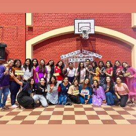 അഞ്ച് വർഷം മുൻപ് പഠിച്ചിറങ്ങിയ സ്കൂൾ സ്റ്റേജിൽ വീണ്ടും നൃത്തം ചെയ്ത് ഇഷാനി കൃഷ്ണയും കൂട്ടുകാരും അഞ്ച് വർഷം മുൻപ് പഠിച്ചിറങ്ങിയ സ്കൂൾ സ്റ്റേജിൽ വീണ്ടും നൃത്തം ചെയ്ത് ഇഷാനി കൃഷ്ണയും കൂട്ടുകാരും