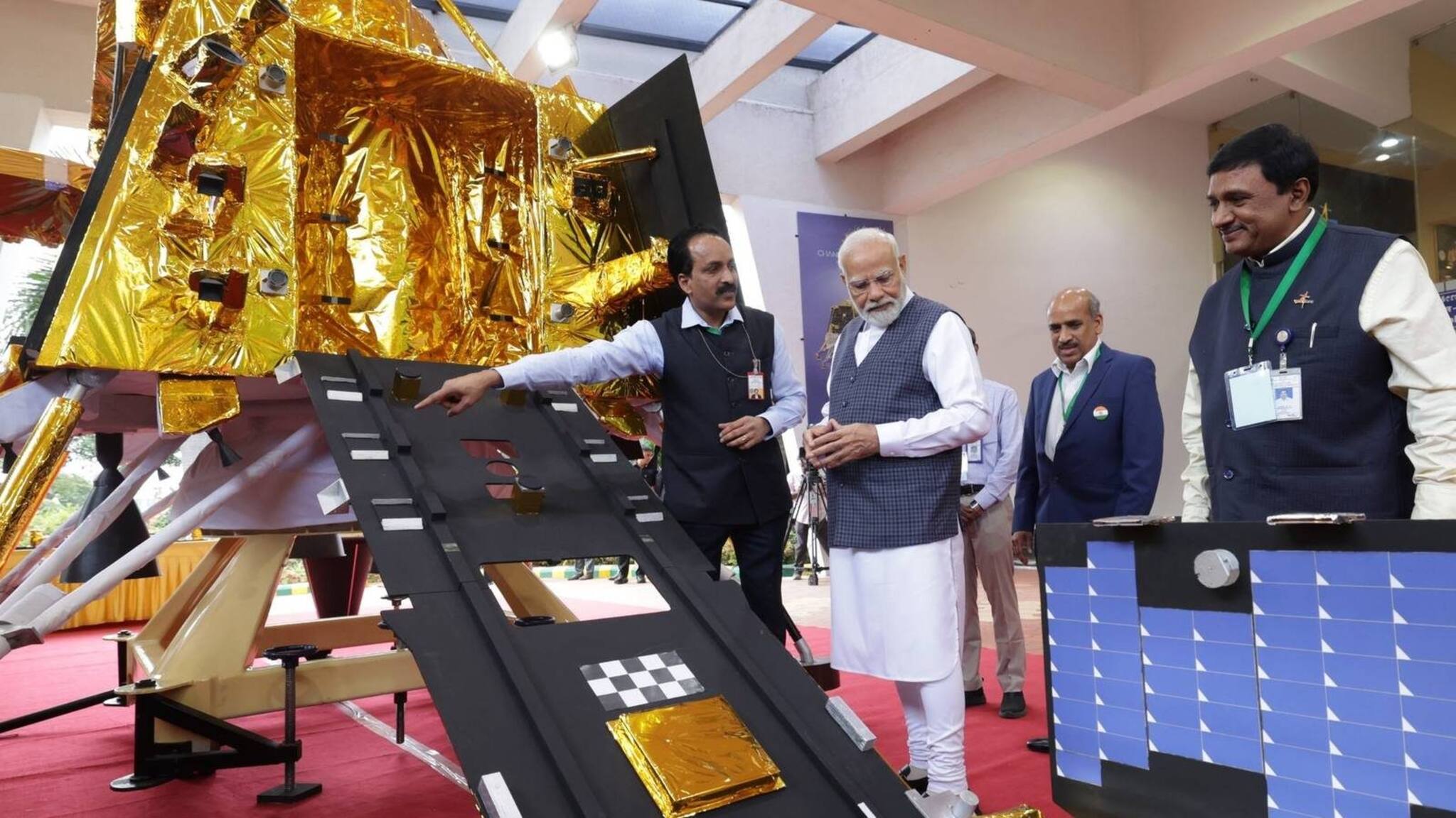 ചന്ദ്രയാന്‍-3: ഇന്ത്യയുടെ അഭിമാന ദൗത്യത്തിനു പിന്നില്‍ പ്രവര്‍ത്തിച്ചവരുടെ വിദ്യാഭ്യാസ യോഗ്യതകൾ അറിയാമോ? 