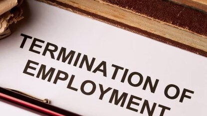 പിരിച്ചുവിടൽ പിരിച്ചുവിടൽ