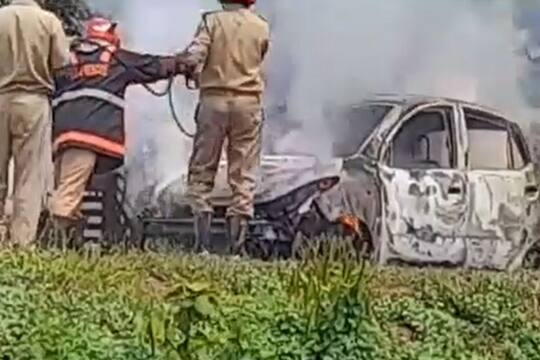 കോട്ടയത്ത് ഓടിക്കൊണ്ടിരുന്ന കാർ പൂർണമായും കത്തിനശിച്ചു; ഉടമ അതീവ ഗുരുതരാവസ്ഥയിൽ
