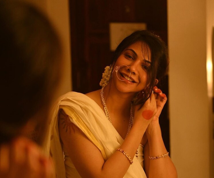  തിങ്കളാഴ്ച നിശ്ചയത്തിലൂടെ ശ്രദ്ധേയനായ സെന്ന ഹെഗ്ഡെയുടെ പദ്മിനി എന്ന ചിത്രത്തില്‍ കുഞ്ചാക്കോ ബോബന്‍റെ നായികയായി അടുത്തിടെ മഡോണ എത്തിയിരുന്നു.