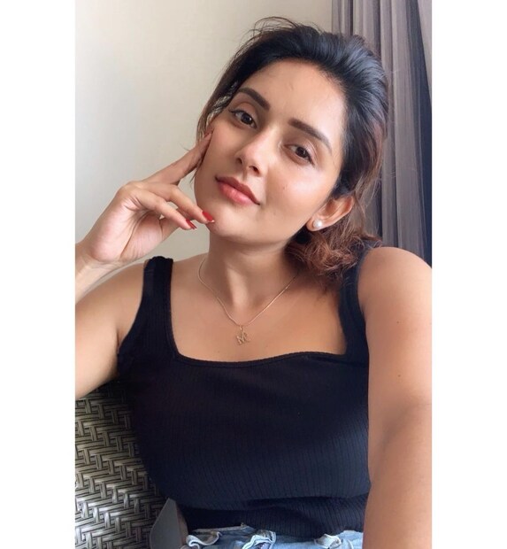  'കുട്ടിക്കാലത്തും ഇപ്പോഴും എനിക്ക് ബോയില്‍ഡ് എഗ്സ് അതായത് പുഴുങ്ങിയ മുട്ട എനിക്കിഷ്ടമാണ്. എല്ലാ കുട്ടികളെയും സ്കൂളില്‍ പറഞ്ഞുവിടുമ്പോള്‍ അമ്മമാര്‍ പലകാര്യങ്ങളും പറഞ്ഞുകൊടുക്കാറുണ്ട്. അതുമിതുമൊന്നും വാങ്ങിക്കഴിക്കരുത്.. ആരെങ്കിലും എന്തെങ്കിലുമൊക്കെ തന്നാല്‍ വാങ്ങരുത് എന്നൊക്കെ..ചില നല്ല കാര്യങ്ങളൊക്കെ പറഞ്ഞ് പഠിപ്പിച്ച് വിടുമല്ലോ.