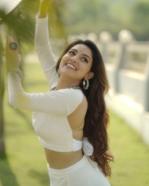  മലയാളത്തില്‍ അഭിനയിച്ച് തുടങ്ങി പിന്നീട് മറ്റ് ഭാഷകളില്‍ മുന്‍നിര നായികമാരായ നിരവധി പേര്‍ തെന്നിന്ത്യന്‍ സിനിമാലോകത്തുണ്ട്. സോഷ്യല്‍ മീഡിയ സജീവമായതോടെ ഭാഷാഭേദമില്ലാതെ ഇവരെ ഫോളോ ചെയ്യുന്നവരും ആരാധിക്കുന്നവരും ഇവരാണ്.