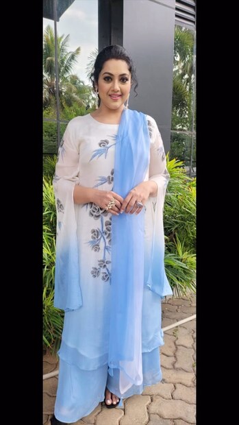  മീന പിന്നെയും പലകുറി മലയാള സിനിമയിൽ അഭിനയിച്ചു. മോഹൻലാലിൻറെ ജോഡിയായാണ് മീനയെ മലയാള സിനിമയ്ക്ക് കൂടുതൽ പരിചയം. മമ്മൂട്ടി, മോഹൻലാൽ, സുരേഷ് ഗോപി, ജയറാം തുടങ്ങിയ സൂപ്പർതാരങ്ങളുടെ നായികയായി മീന സാഗർ മലയാള സിനിമയിൽ നിറഞ്ഞുനിന്നിട്ടുണ്ട്