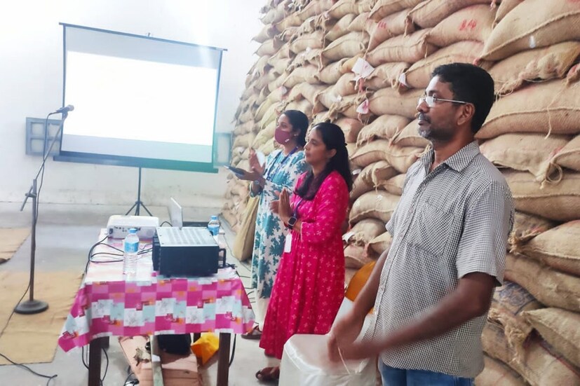  കൊച്ചിൻ പോർട്ട്‌ ട്രസ്റ്റിലെ വിദ്യാർത്ഥികൾ ഫുഡ്‌ കോർപറേഷൻ ഓഫ്‌ ഇന്ത്യയുടെ കൊച്ചിയിലെ ഗോഡൗൺ സന്ദർശിച്ചപ്പോള്‍