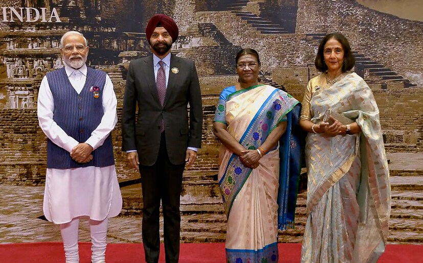  ലോകബാങ്ക് പ്രസിഡന്റ് അജയ് ബംഗയെ(Ajay Banga) അത്താഴവിരുന്നിലേക്ക് പ്രധാനമന്ത്രി നരേന്ദ്ര മോദിക്കൊപ്പം പ്രസിഡന്റ് ദ്രൗപതി മുർമുവും സ്വാഗതം ചെയ്യുന്നു.