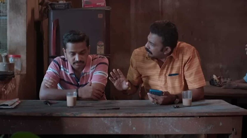  പിന്നീട് മമ്മൂട്ടി മുഖ്യമന്ത്രി കടയ്ക്കല്‍ ചന്ദ്രനായി എത്തിയ വണ്‍ എന്ന സിനിമയില്‍ ഒരു ഓട്ടോ ഡ്രൈവറുടെ വേഷത്തിലും അസീസ് തിളങ്ങി. മമ്മൂട്ടിയുമായുള്ള അസീസിന്‍റെ കോംബിേഷന്‍ സീന്‍ പ്രേക്ഷകര്‍ക്കിടയില്‍‌ ശ്രദ്ധിക്കപ്പെട്ടു.ജയജയജയജയഹേയിലെ ബേസിലിന്‍റെ ബന്ധുവിന്‍റെ റോളും പ്രേക്ഷകരില്‍ ചിരിപടര്‍ത്തി.