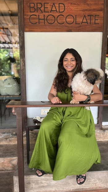  കുറച്ചു നാളുകൾക്ക് മുൻപ് അഭയ ഷിറ്റ്സു ഇനത്തിലെ ഒരു വളർത്തു നായയെ സ്വന്തമാക്കിയിരുന്നു. ലൗസി എന്നാണ് മൂന്ന് വയസുള്ള നായ്ക്കുട്ടിയുടെ പേര്. ലൗസിയെയും കൊണ്ട് അഭയ യാത്രകൾ നടത്തുകയും ചെയ്തു