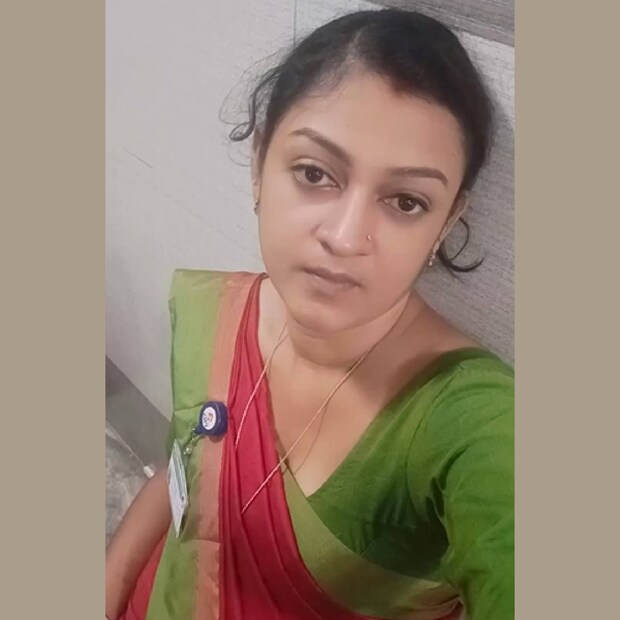  അപർണ സുരക്ഷിതയാണോ അല്ലയോ എന്നറിയാൻ അപ്പോൾ തന്നെ ഞാൻ സഞ്ജിത്തിനെ വിളിച്ച് സംസാരിച്ചു. വാതിൽ തള്ളിത്തുറന്ന് അവൾ വല്ല കടുംകൈയും ചെയ്യുന്നതിൽ നിന്നും തടയാൻ ഞാൻ ആവശ്യപ്പെട്ടു. അവൻ ഞാൻ പറയുന്നത് കേൾക്കാൻ തയാറായില്ല," ബീന പറഞ്ഞു