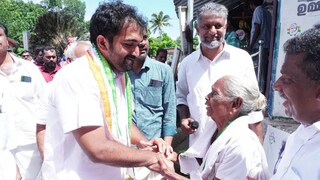 വോട്ട് തേടുന്ന ചാണ്ടി ഉമ്മൻ വോട്ട് തേടുന്ന ചാണ്ടി ഉമ്മൻ