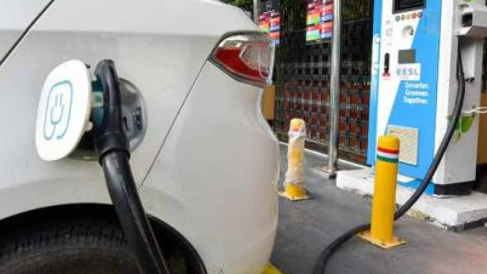 കേരളത്തിൽ ഈ വർഷം വാഹനങ്ങളുടെ 4 ശതമാനത്തിലേറെ ഇലക്ട്രിക് കാർ; ഏറ്റവും കൂടുതൽ മഹാരാഷ്ട്രയിൽ