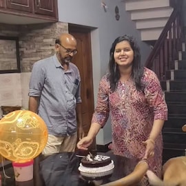 Elizabeth Udayan | അച്ഛനും അമ്മയ്ക്കുമൊപ്പം എലിസബത്തിന് പിറന്നാൾ; ബാല എവിടെ എന്ന് ചോദ്യം Elizabeth Udayan | അച്ഛനും അമ്മയ്ക്കുമൊപ്പം എലിസബത്തിന് പിറന്നാൾ; ബാല എവിടെ എന്ന് ചോദ്യം